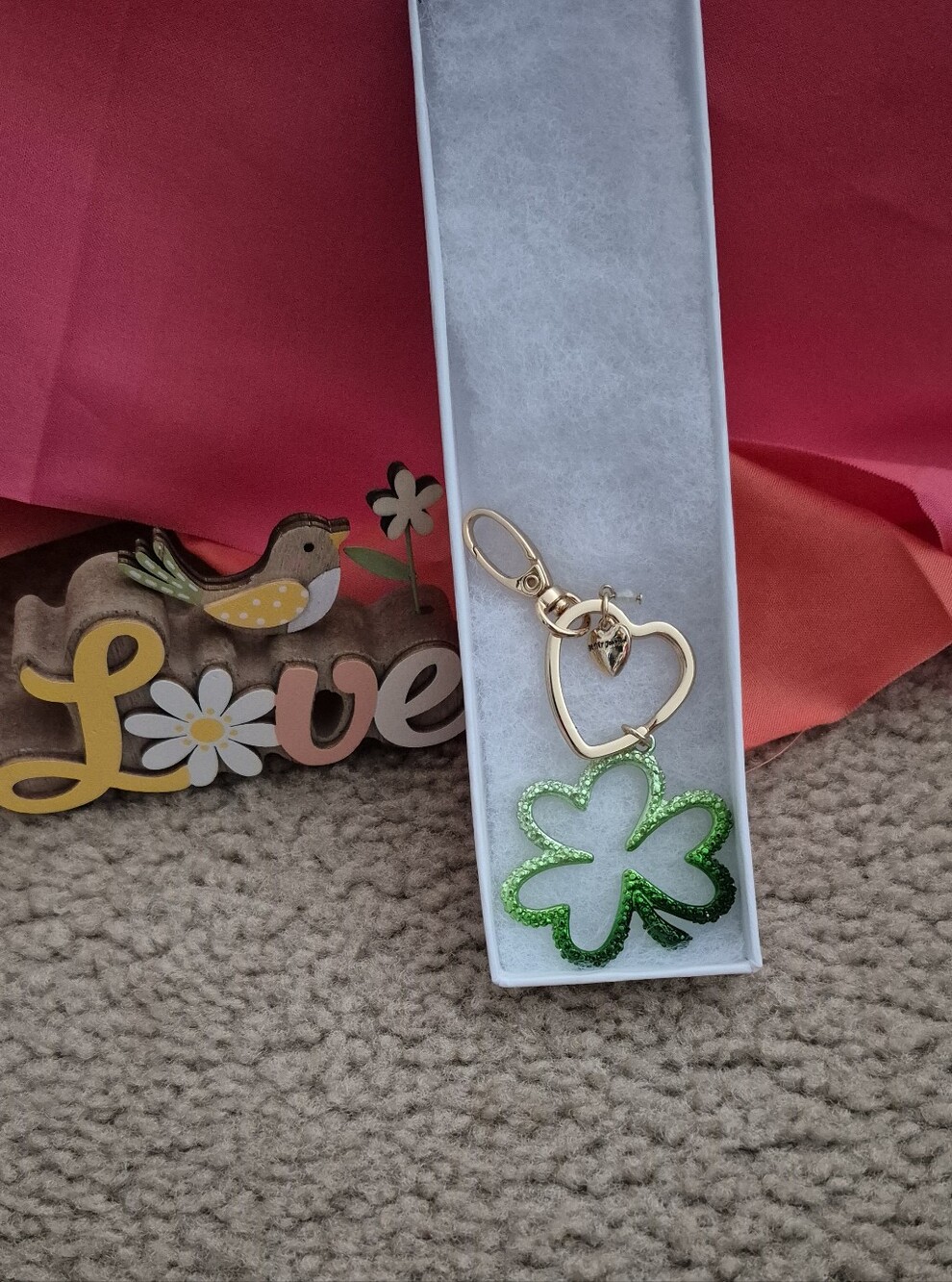 BETSEY JOHNSON Green Glitter Clover Bag Charm. NEW W/O original Box